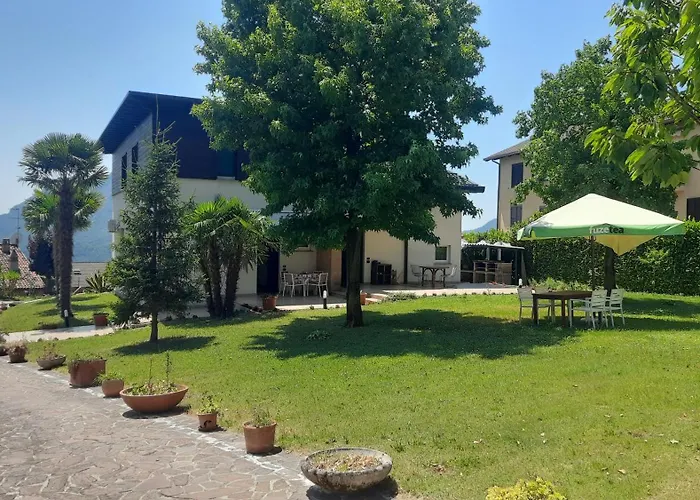 Villa Sara - Lake View, Garden & Private Parking