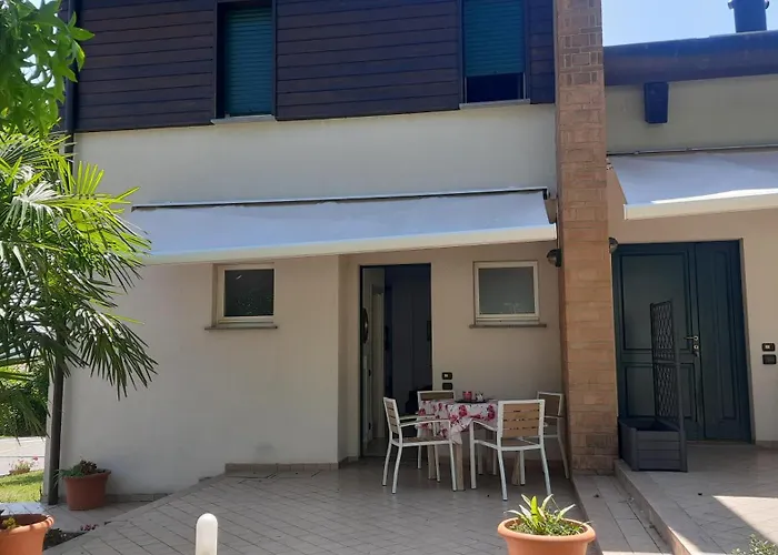Villa Sara - Lake View, Garden & Private Parking